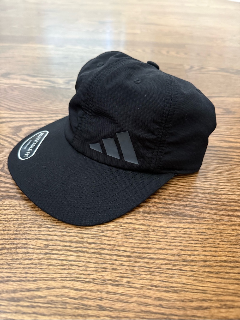 Adidas Men’s Black Athletic performance running hat. Lightweight adjustable NWT